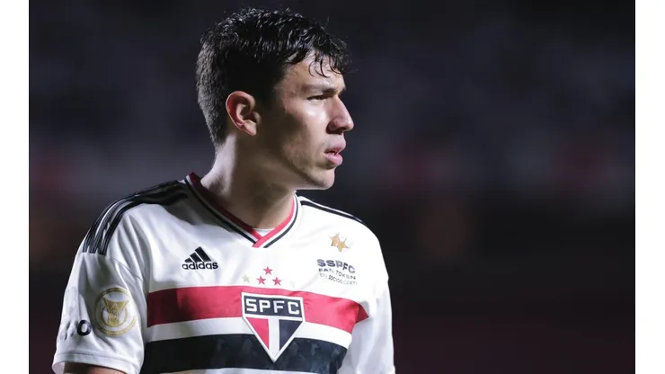 Ettore Chiereguini/AGIF/ Ferraresi passa por cirurgia e tempo de recuperação 'surpreende'; São Paulo já definiu futuro do zagueiro.