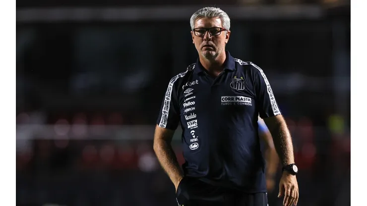 Foto: Marcello Zambrana/AGIF - Titular de Odair Hellmann foi criticado pela torcida