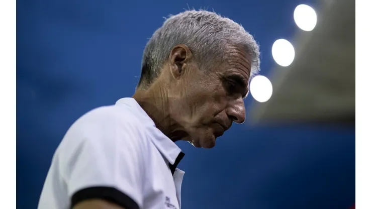 Foto: Jorge Rodrigues/AGIF - Luís Castro pode mexer na escalação do Botafogo