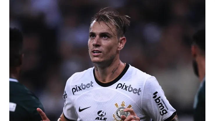 Foto: Ettore Chiereguini/AGIF - Róger Guedes começou bem a temporada de 2023.