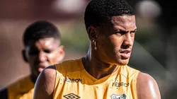 Foto: Raul Baretta/Flickr oficial Santos - Ângelo se envolveu em polêmica com a torcida