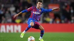 Foto: Alex Caparros/Getty Images - Novo reforço do Goiás jogou com Riqui Puig no Barcelona