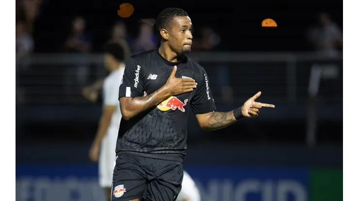 Foto: Diogo Reis/AGIF - Alerrandro renovou com o Red Bull Bragantino