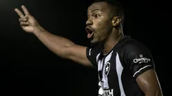 Marlon Freitas em ação pelo Botafogo - Foto: Jorge Rodrigues/AGIF