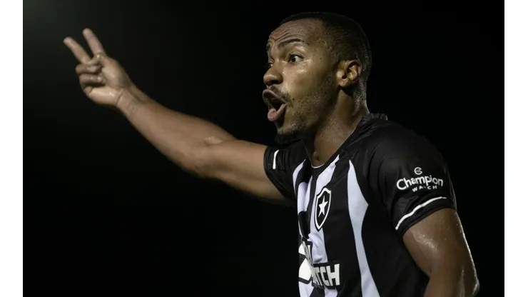 Marlon Freitas em ação pelo Botafogo - Foto: Jorge Rodrigues/AGIF