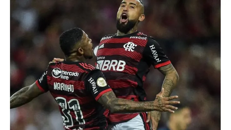 Marinho e Vidal comemoram gol do Flamengo - Foto: Marcelo Cortes/CRF
