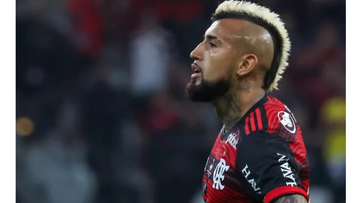 Foto: Marcello Zambrana/AGIF - Vidal causou polêmica no Flamengo às vésperas do Mundial