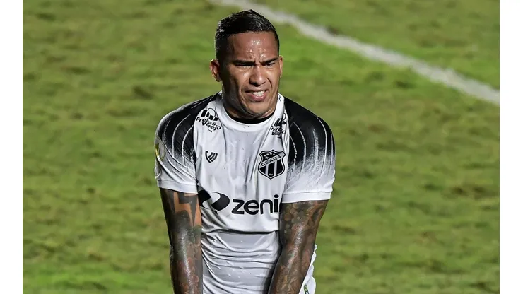Foto: Thiago Ribeiro/AGIF - Jael passou por polêmicas e mais polêmicas no Ceará
