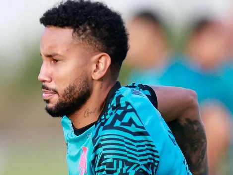 Chegada de Jair pesa e meio-campista se despede do Vasco