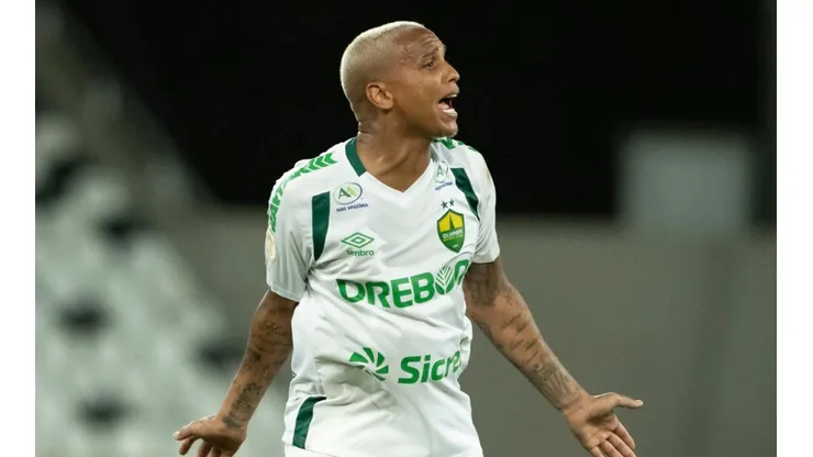 Jorge Rodrigues/AGIF/ Após comemorar título do Palmeiras, direção do Cuiabá 'toma atitude' em relação a Deyverson e atacante não gosta.