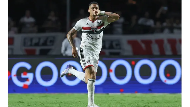 Marcello Zambrana/AGIF - Luciano no banco virou assunto no São Paulo