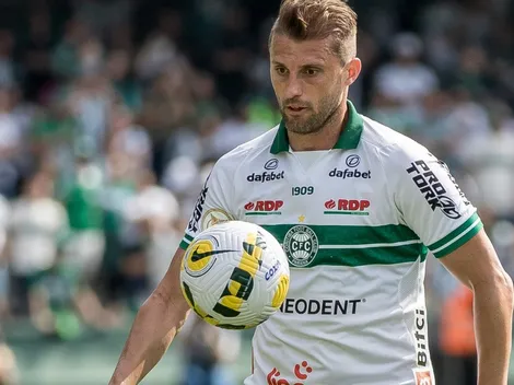 “Reforço para o adversário”; Torcida do Coritiba não perdoa nova ‘dupla’ de Henrique