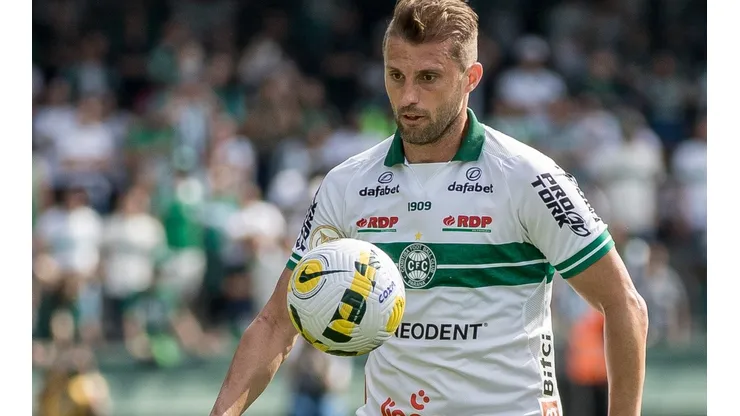 Robson Mafra/AGIF - Nova dupla de Henrique chega ao Coritiba