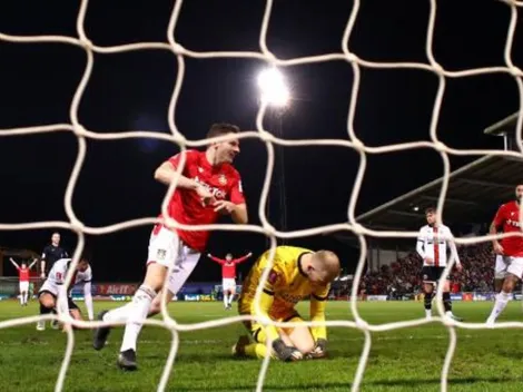 Copa da Inglaterra tem momento inusitado com cartão vermelho 'diferentão'