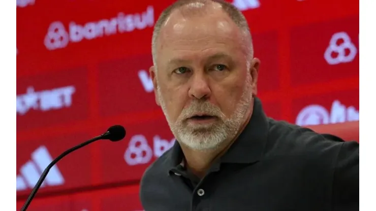 Foto: Tomás Hammes - Mano Menezes não gostou de uma das perguntas da coletiva.