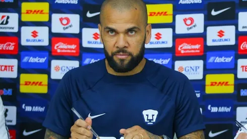 Daniel Alves está preso na Espanha, acusado de crimes sexuais contra uma mulher