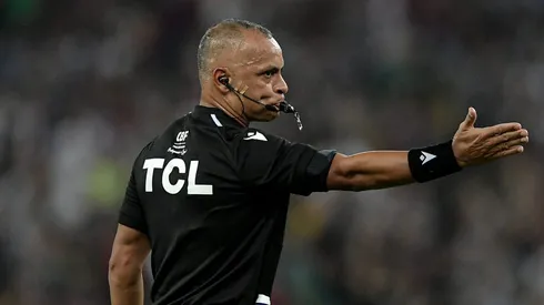 RJ - RIO DE JANEIRO - 24/07/2024 - BRASILEIRO A 2024, FLUMINENSE X PALMEIRAS - O arbitro Wilton Pereira Sampaio durante partida entre Fluminense e Palmeiras no estadio Maracana pelo campeonato Brasileiro A 2024. Foto: Thiago Ribeiro/AGIF