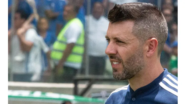 Foto: Fernando Moreno/AGIF - Pezzolano respondeu rapidamente um repórter após empate do Cruzeiro