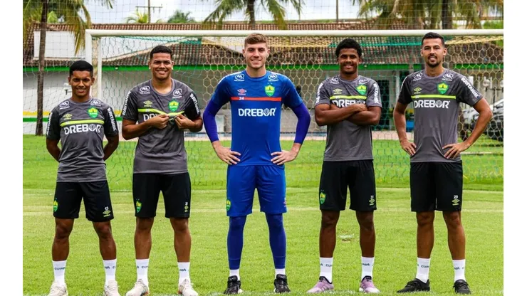 Foto: AssCom Dourado - Cuiabá promoveu cinco atletas da Copinha ao profissional