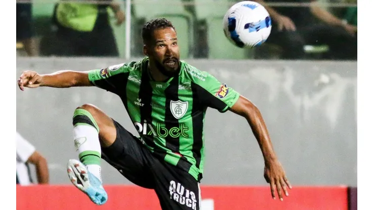 Foto: Fernando Moreno/AGIF - Everaldo deve permanecer no América-MG