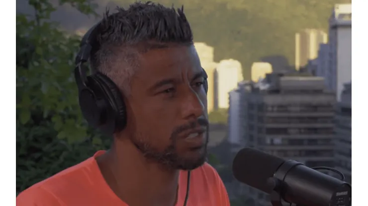 Léo Moura deu detalhes sobre como o elenco reagiu quando descobriu a prisão do goleiro Bruno