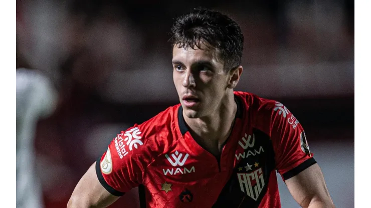 Heber Gomes/AGIF - Shaylon é titular do Atlético-GO