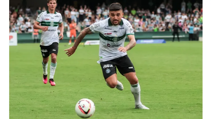 Foto: Robson Mafra/AGIF - Victor Luís será poupado diante do Maringá