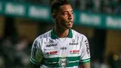 Foto: Gabriel Machado/AGIF - Alef Manga é titular absoluto do Coritiba