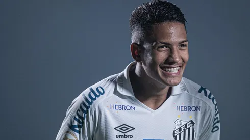 Heber Gomes/AGIF - Angelo está no Santos a sete anos