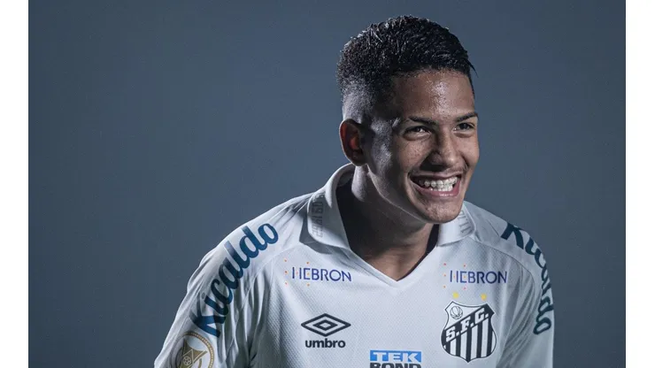 Heber Gomes/AGIF - Angelo está no Santos a sete anos