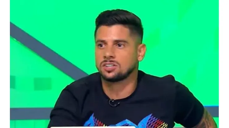 Cicinho acredita em eliminação do Corinthians no Estadual