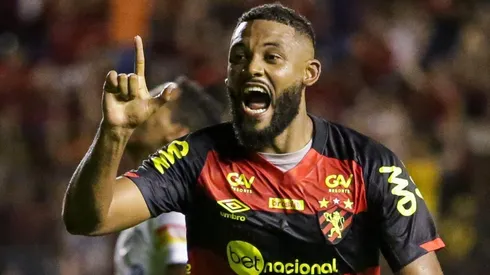 Rafael Vieira/AGIF - Sabino comemorando seu gol pelo Sport