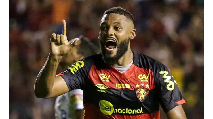 Rafael Vieira/AGIF - Sabino comemorando seu gol pelo Sport