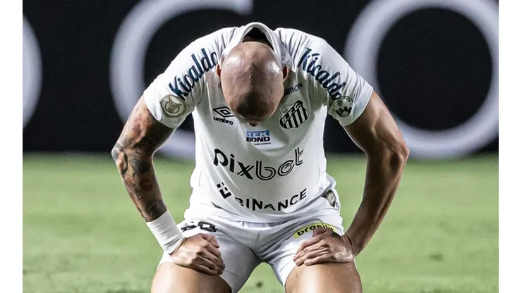 Maicon não vive bom momento no Santos - Foto: Raul Baretta/AGIF