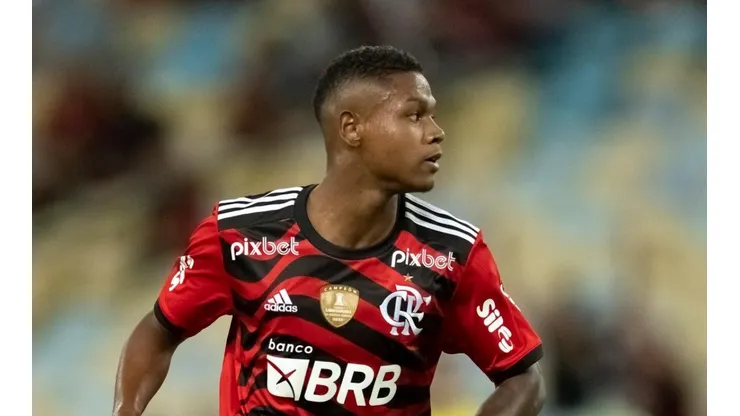 Fla confirma permanência de Matheus França e negocia outro jovem para o Barcelona