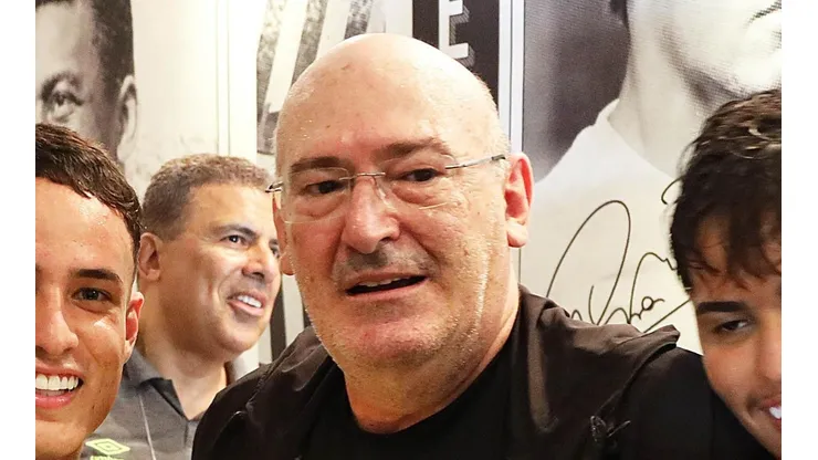 Santistas 'mandam a real' para Rueda após má atuação no Paulista