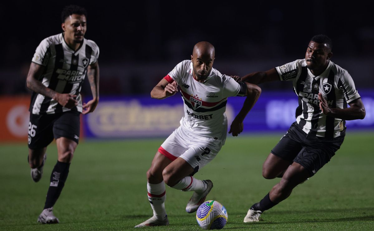 São Paulo empata com o líder Botafogo em jogo movimentado