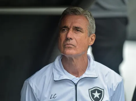 COM MORAL! Luis Castro exalta titular do Botafogo e fala sobre disputa pela posição