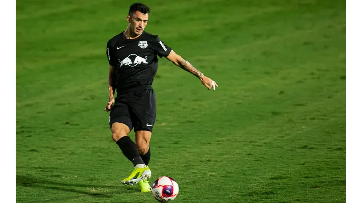 Foto: Diogo Reis/AGIF - Raul é desfalque do Bragantino diante da Portuguesa