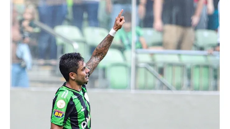 Henrique Almeida defende ataque do América-MG: "olhar o todo"