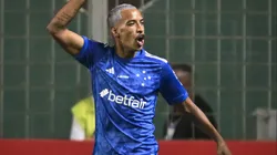 BELO HORIZONTE, BRAZIL - MAY 16: Matheus Pereira of Cruzeiro celebrates after scoring the first goal of the team during a Copa CONMEBOL Sudamericana 2024 match between Cruzeiro and Union La Calera at Arena Independencia on May 16, 2024 in Belo Horizonte, Brazil. (Photo by Pedro Vilela/Getty Images)