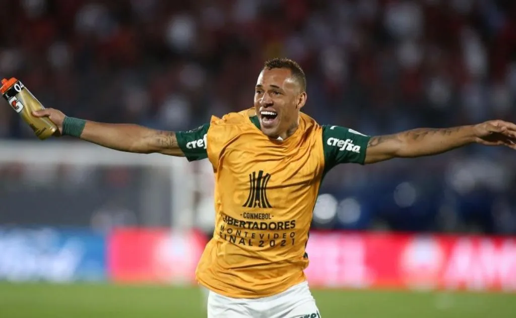 Breno comemorando nos tempos de Palestra. Foto;  Ernesto Ryan/Getty Images
