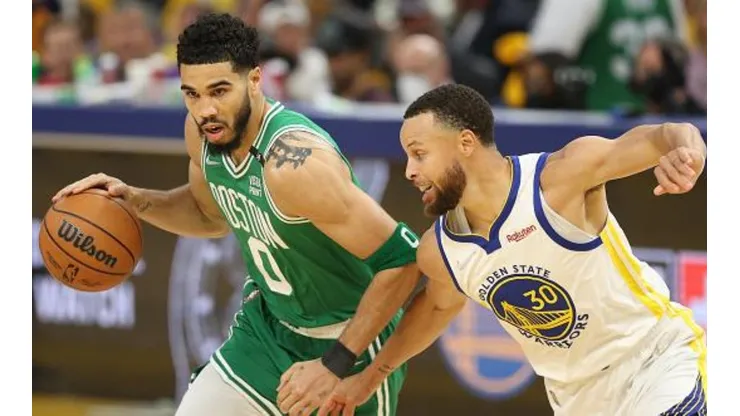 Tatum contra Curry durante as finais de 2022 na NBA