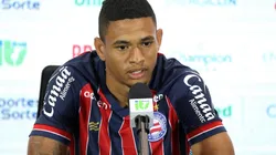 Foto: Felipe Oliveira/Flickr oficial Bahia - Diego Rosa com a camisa do Bahia