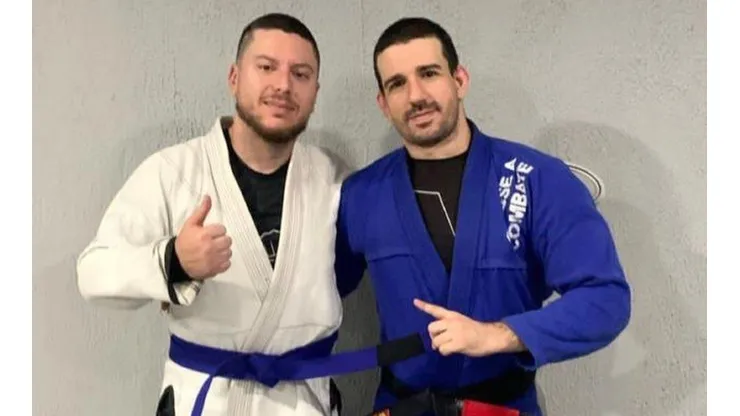 Felipe Phil recebeu a faixa azul no jiu jitsu e traçou paralelo da luta com o baralho (Foto: Reprodução Instagram oficial Felipe Phil @felipephil)