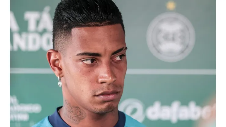 Foto: Robson Mafra/AGIF - Alef Manga marcou o primeiro gol do Coritiba no ano