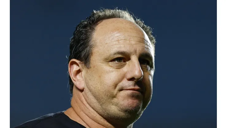 Agif/Marcello Zambrana - Rogério Ceni ouve críticas da torcida