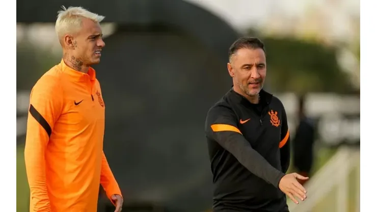 Foto: Rodrigo Coca / Agência Corinthians - Róger Guedes e Vítor Pereira não tiveram boa relação no Corinthians