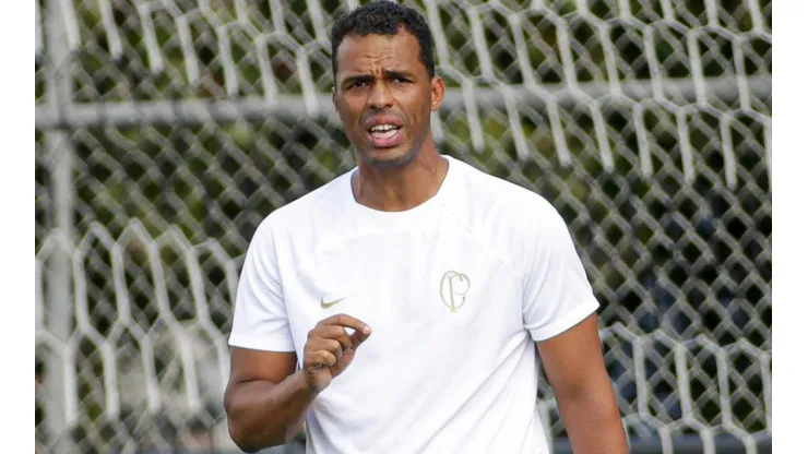 Foto: Rodrigo Coca/Agência Corinthians/Divulgação - Fernando Lázaro: técnico espera ter reforços no próximo jogo