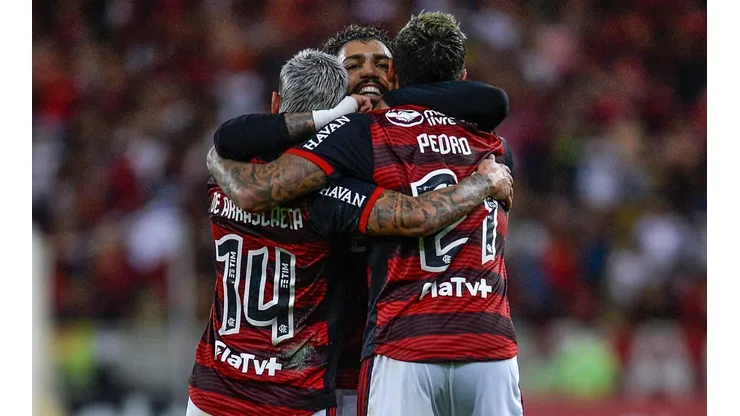 Arrascaeta, Pedro e Gabi comemorando gol do Flamengo - Foto: Marcelo Cortes/Flamengo